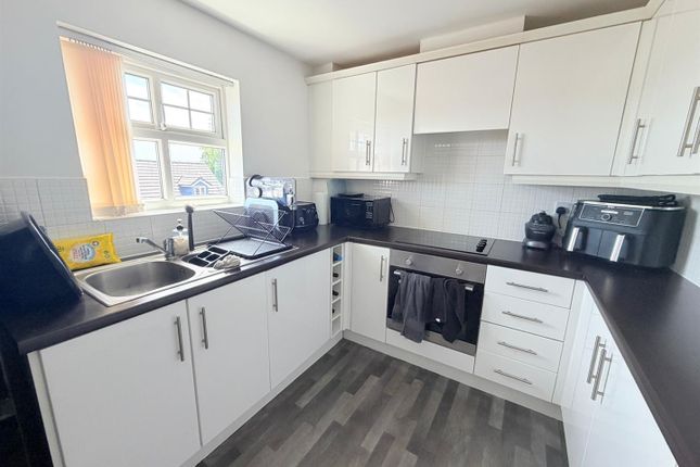 59, Hardy Close, Dukinfield photo 3