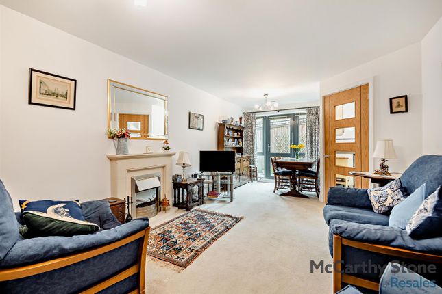 8 Turner House, St. Margarets Way, Midhurst photo 2