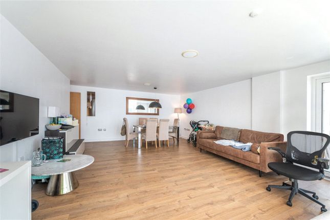 Flat to rent in St David's Square, Cubitt Town