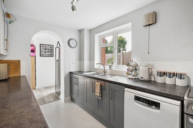 82, Hag Hill Rise, Maidenhead photo 3
