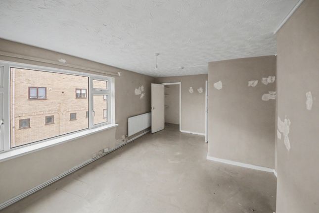 4 Russell Court, St. Neots photo 5