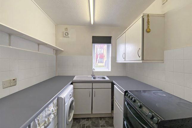 Flat 1, 285, Church Road, Northolt photo 3