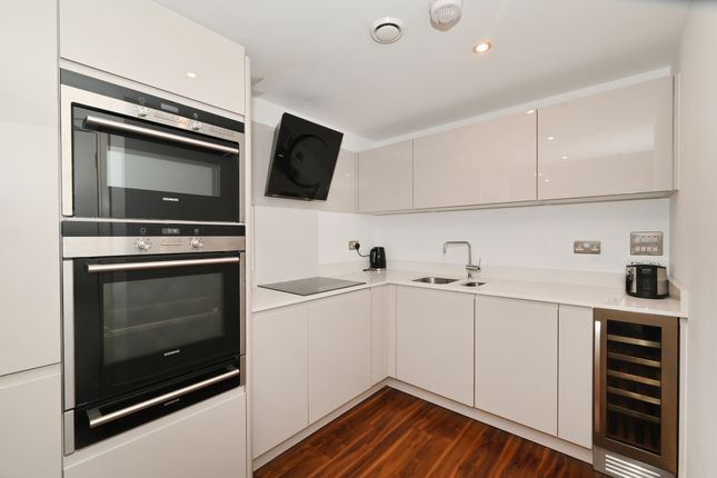 Apartment 1009, London photo 4