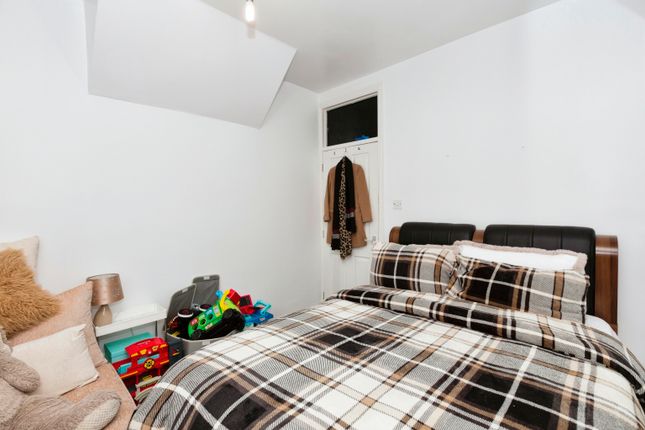 Flat for sale in Perth Road, London