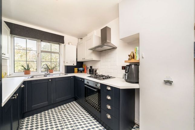 47, Inigo Jones Road, Charlton photo 3