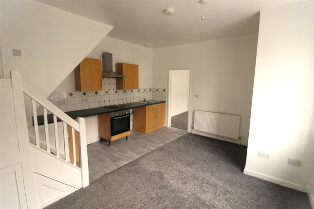 Blackmoorfoot Road, Huddersfield photo 4