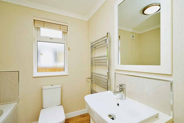 Mobile/park home for sale in Highgrove Close, Lowestoft