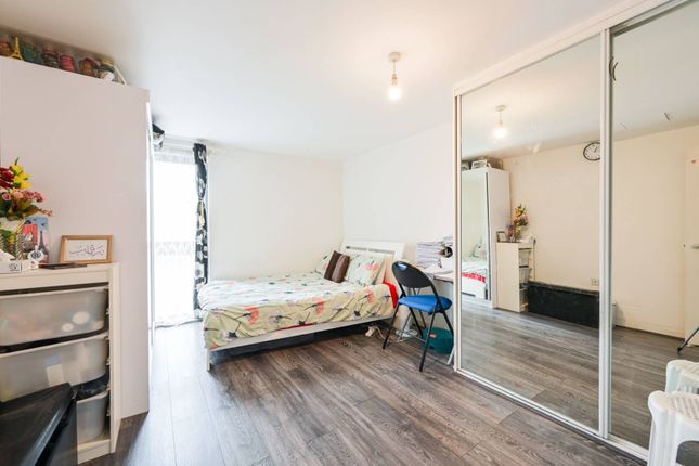 Flat for sale in Bow Common Lane, Mile End, London