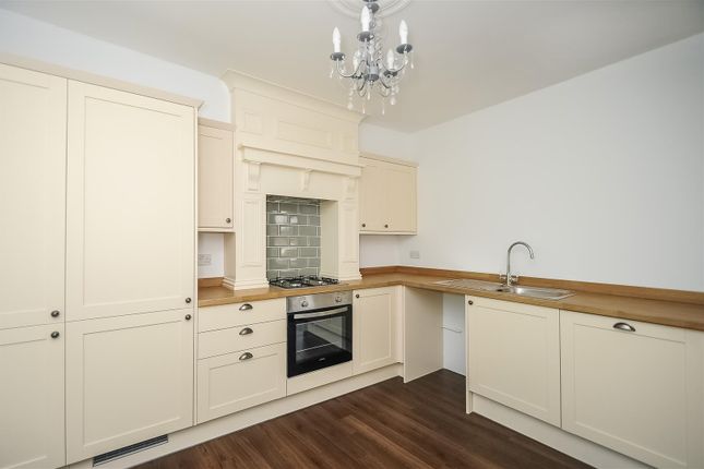 Flat to rent in High Street, Wheatley, Oxford