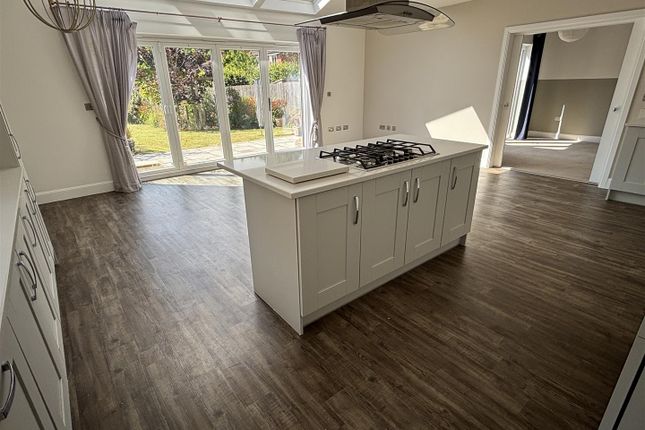 Open Plan Living/Dining Kitchen