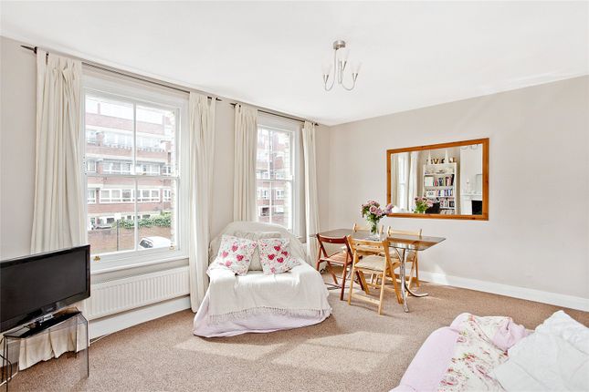 Flat to rent in Bullen Street, London