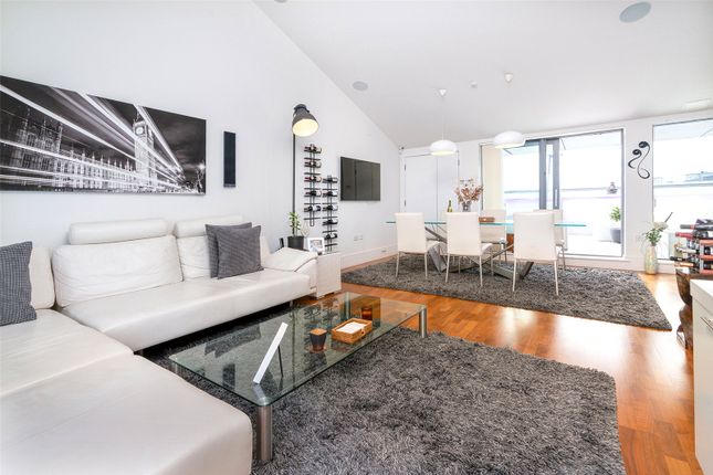 Flat for sale in Eaststand Apartments, Highbury Stadium Square