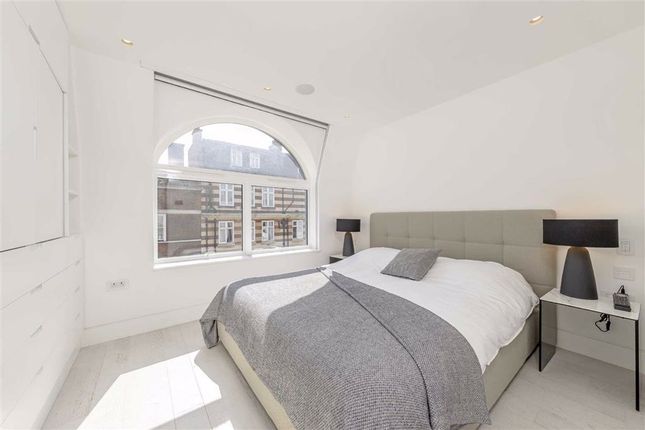 Flat for sale in Rochester Row, London
