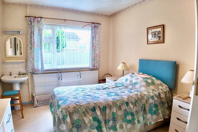 Rolls Avenue, Hengoed photo 4