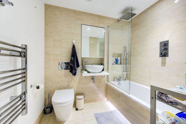 Flat for sale in Ariana Apartments, Fulham, London
