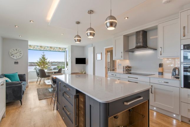 10, Lighthouse Drive, Milford Haven photo 3