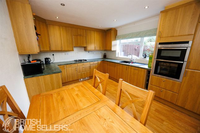 Woolley Close, Huntingdon photo 3