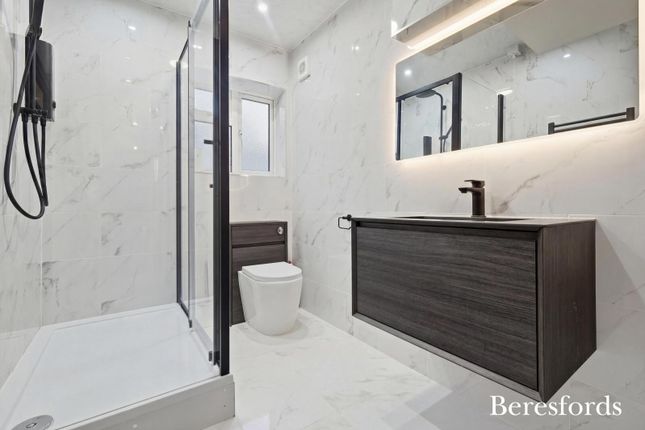 2, Shaw Crescent, Brentwood photo 4