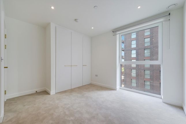 84 Beresford Avenue, London photo 4