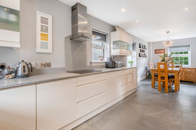 30 Merlin Way, Mickleover, Derbyshire photo 3