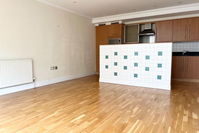 Apartment 8, 4 Town Meadow, Brentford photo 2