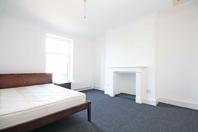 Flat 2, 284, Uxbridge Road, London photo 4