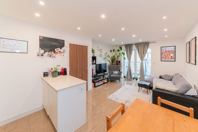 Flat 31, Crested Court, London photo 2