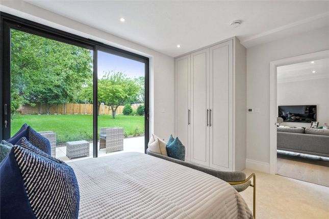 Flat to rent in Montpelier Avenue, London