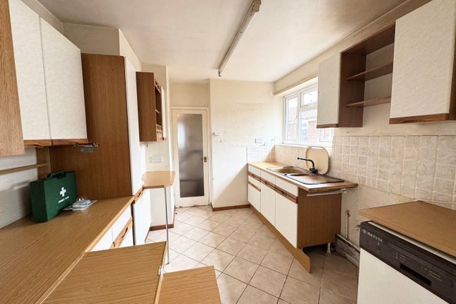 69, St Michaels Avenue, Guildford photo 4