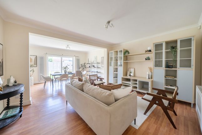 32, Downs Avenue, Pinner photo 3