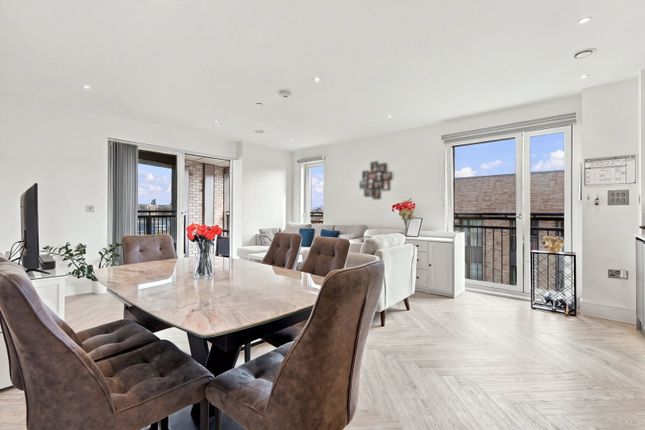 48 Jacquard Apartments,11 Courthouse Way, London photo 3