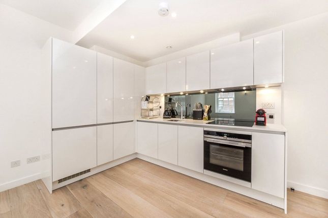 Flat 2, 5, Berners Street, London photo 3