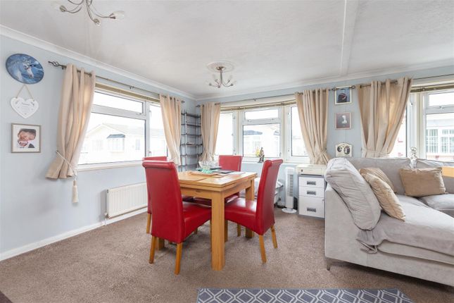 19 Broadfields Park, Oxcliffe Road, Morecambe photo 3