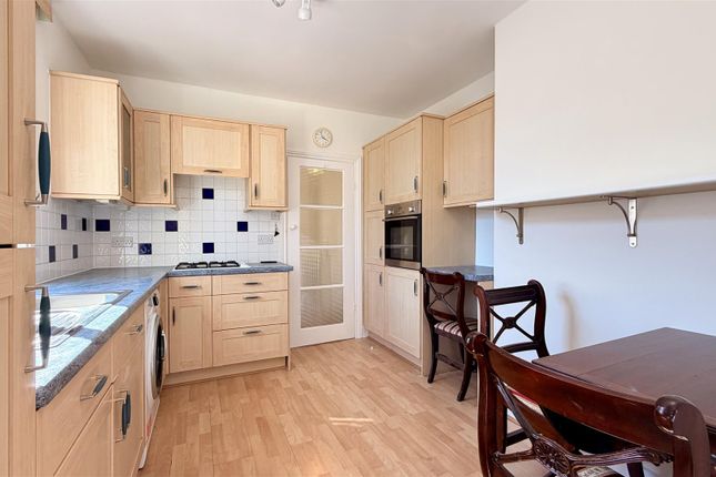 23A, Lyme Regis Road, Banstead photo 4