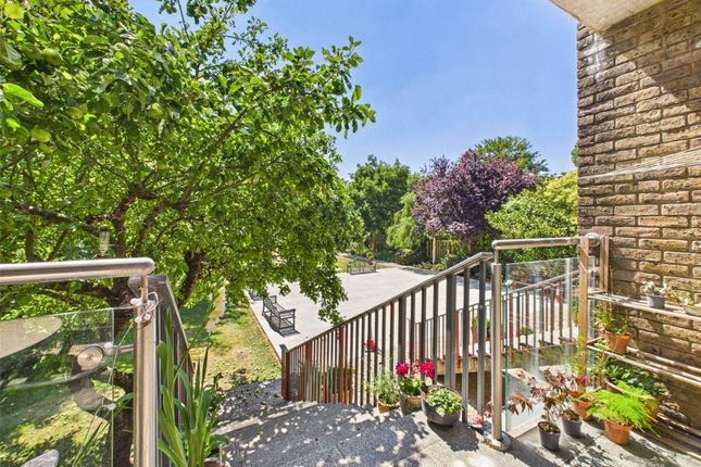 4 Carpenters House,, Hampton Court Road, East Molesey photo 4