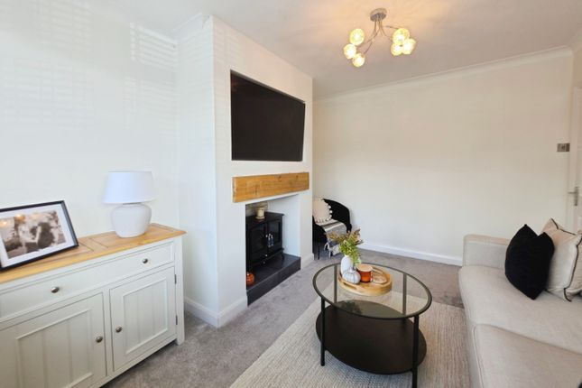 22, Oldcott Crescent, Stoke-On-Trent photo 4