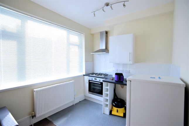Flat to rent in Stanley Road, Brighton