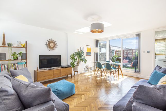 2 bed flat for sale in Marlborough Road, London N19