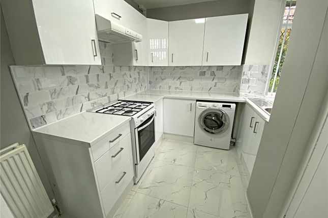 14, Grove Avenue, West Yorkshire photo 4