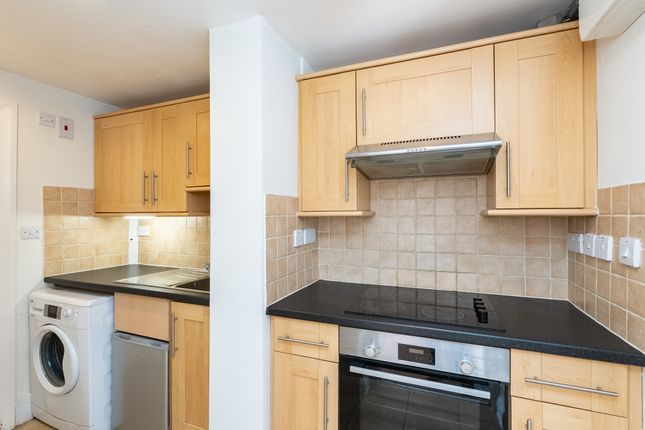 4B, 16, Cotmandene, Dorking photo 3