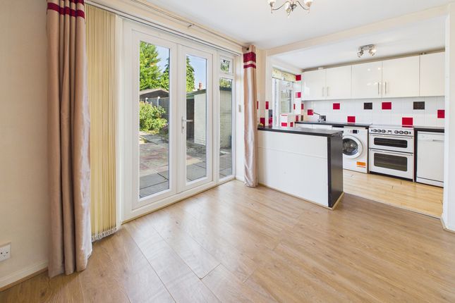 10, Belsize Road, Hemel Hempstead photo 2