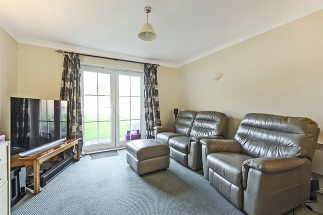 2, Petworth Court, Brooker's Road, Billingshurst photo 4