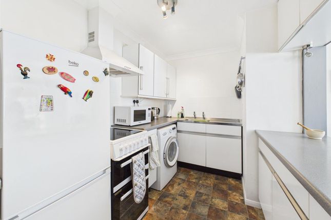 5 Alfred Court, Alfred Road, Cromer photo 3