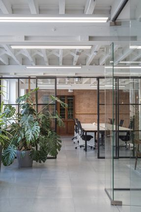 Office to let in Compton Courtyard, 40 Compton Street, Unit 2, Clerkenwell