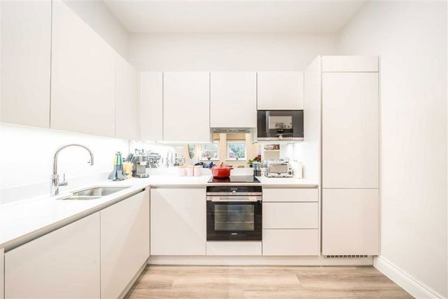 Flat 13, Millwood House, 42, Hampton Road, Teddington photo 3