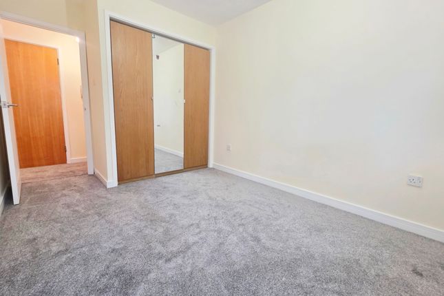 St. Georges Court, Crawley photo 5