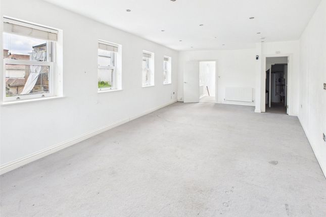 Flat 2 Clearview House,, 12 Upper Sunbury Road, Hampton photo 4