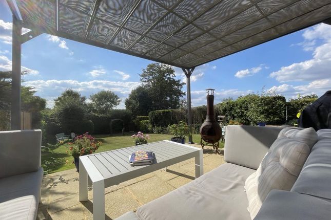24, Windmill Drive, Leatherhead photo 4
