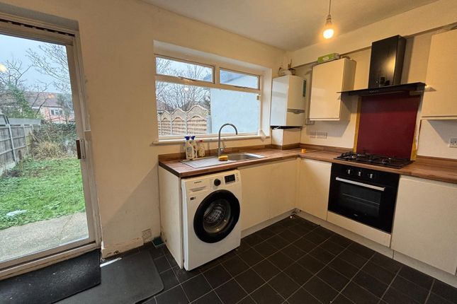 Ashurst Drive, ILFORD photo 3