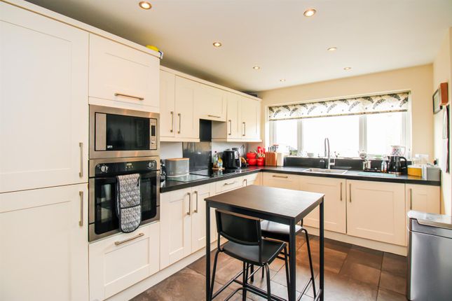 8, Finch Avenue, Wakefield photo 4